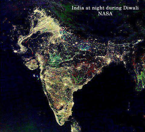 L'india illuminata durante il Diwali
