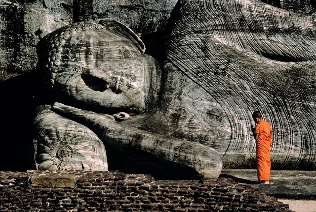 Statua del Buddha disteso in Sri Lanka